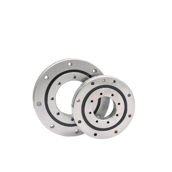 صيانة واستبدال دعامات الدوران لضمان سلامة وكفاءة الرافعة