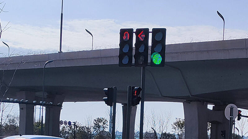 Traffic Mobile Portable Three-color Traffic Led Traffic signal Light supplier