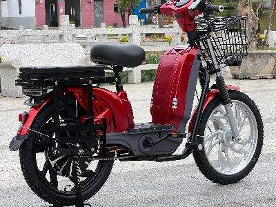 تكوينات شاحنة ثلاثية العجلات مُحسّنة للتسليم في الشوارع الضيقة