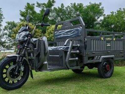 Xe Máy Ba Bánh Chở Hàng Được Thiết Kế Cho Nhu Cầu Vận Chuyển Nông Nghiệp