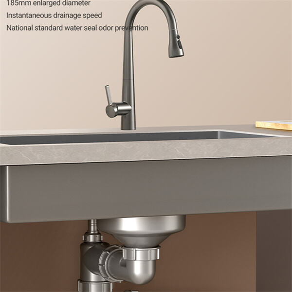 لچکدار نکاسی کی پائپ کو دستیاب جگہ کو زیادہ سے زیادہ کرنے کے لیے آسانی سے ایڈجسٹ کیا جا سکتا ہے۔