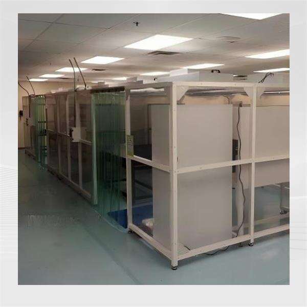 Bleiben Sie mit unseren Premium-Reinraumdienstleistungen Ihrer Konkurrenz einen Schritt voraus.