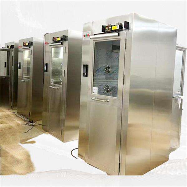 Steigern Sie Effizienz und Sicherheit in Ihrer Anlage mit unserer Reinraumdusche