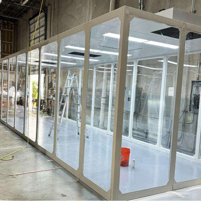 Restez en tête de la concurrence en choisissant nos services fiables de salle blanche de classe ISO 5