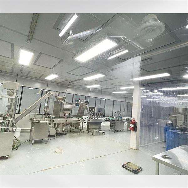 La tecnología y equipo avanzados utilizados en una instalación de sala limpia Clase 10k