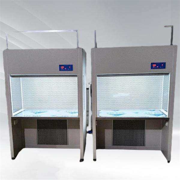 Améliorez l'efficacité et la précision avec nos armoires à flux laminaire