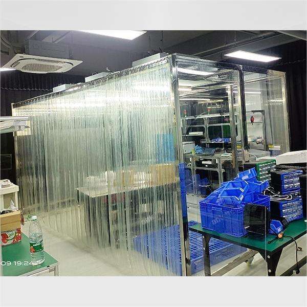 Erleben Sie den Unterschied unseres ISO-7-Reinraums für erstklassige Ergebnisse