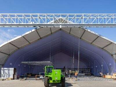 Outdoor Music Festival Attracts Crowds with Flexible Tent Layouts