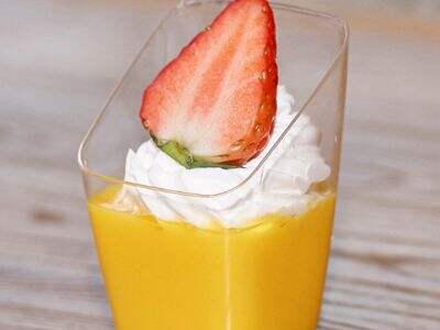 Summer Drink Cups: Plastic Models with Tropical Prints