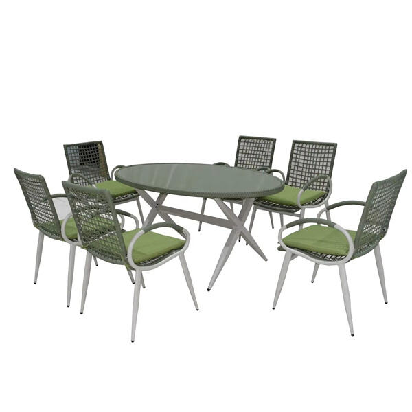 Reúne a amigos y familiares alrededor de una mesa redonda de patio duradera