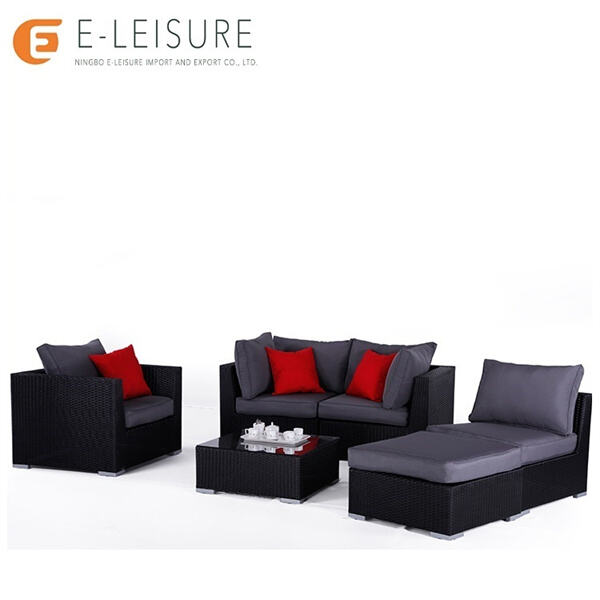 Maximera ditt utemilsrum med ett smalt och modern patio-ätbord