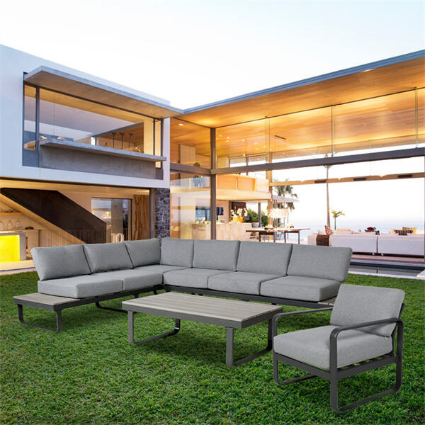 Motta gäster i stil med en modnyttig samling av utemöbler med bord och stolar