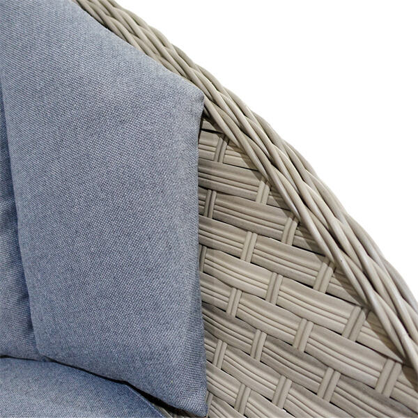 Förbättra din utemiljö med ett praktiskt och modet funktionellt bord och stolar