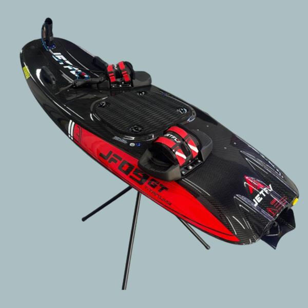 Atteignez de nouvelles vitesses et hauteurs sur une planche à moteur à jet d'eau