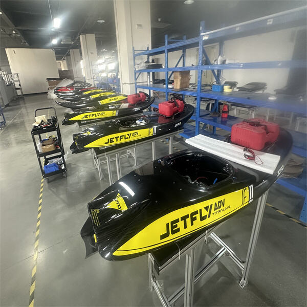 Prozkoumejte nové hranice v vodních športech s elektrickými hydrofoilovými surfy