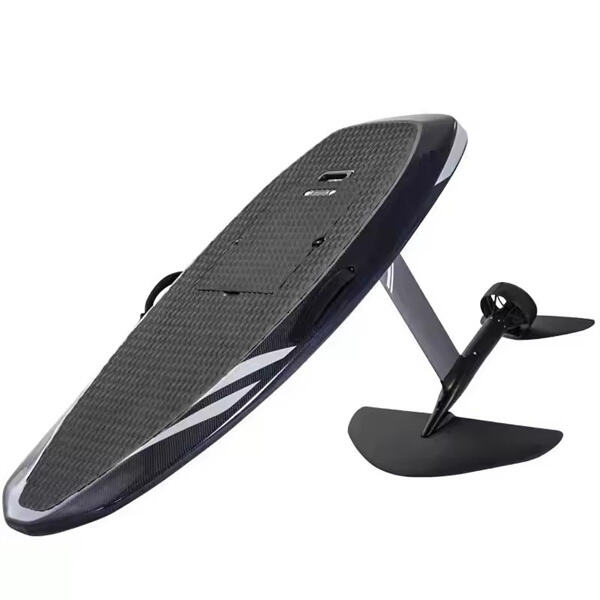 Domine as ondas com facilidade usando uma prancha de surfe motorizada