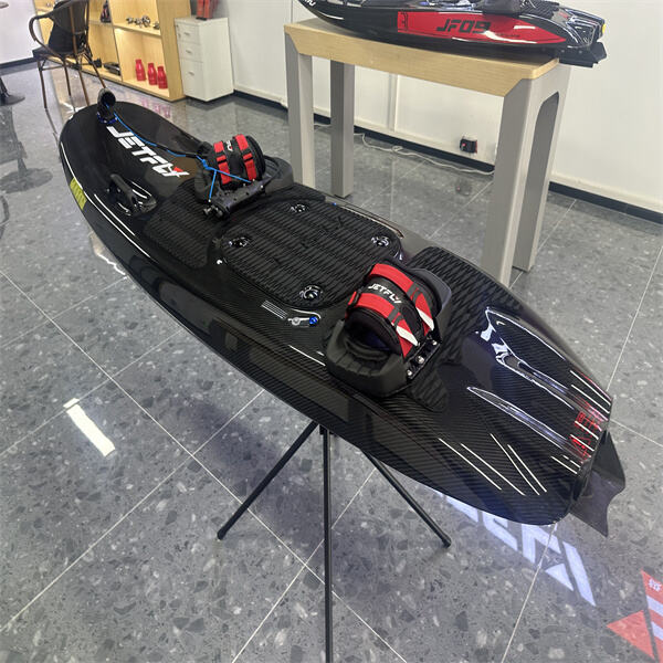 Převeďte své surfovací dovednosti na vyšší úroveň pomocí motorizované surfové desky.