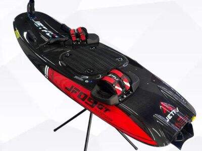 湖、川、沿岸部でのサーフィンに最適な携帯型電動サーフボード