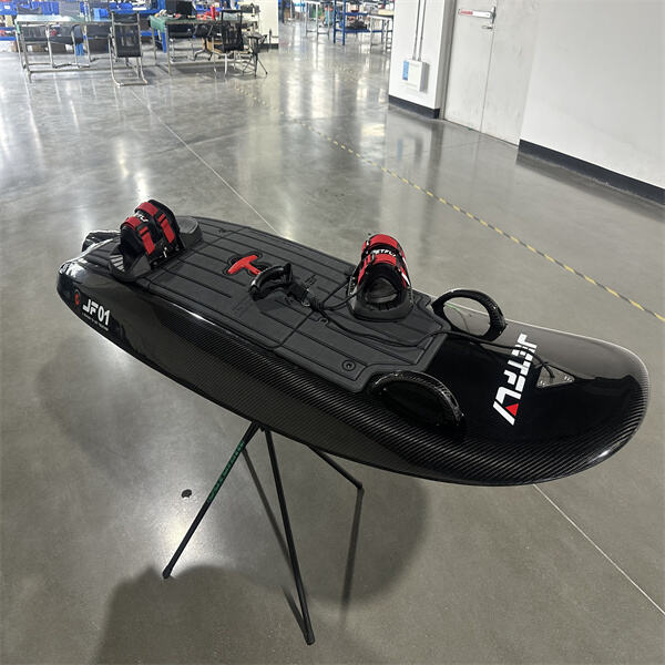 Převeďte své surfování na vyšší úroveň díky rychlosti a obratnosti elektrické hydrofoilové surf desky.