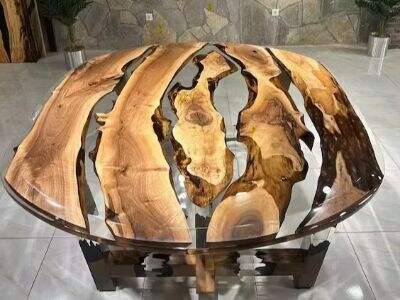 Lesna struktura in združljivost z epoksidno smolo: izbor idealnega lesa za mize