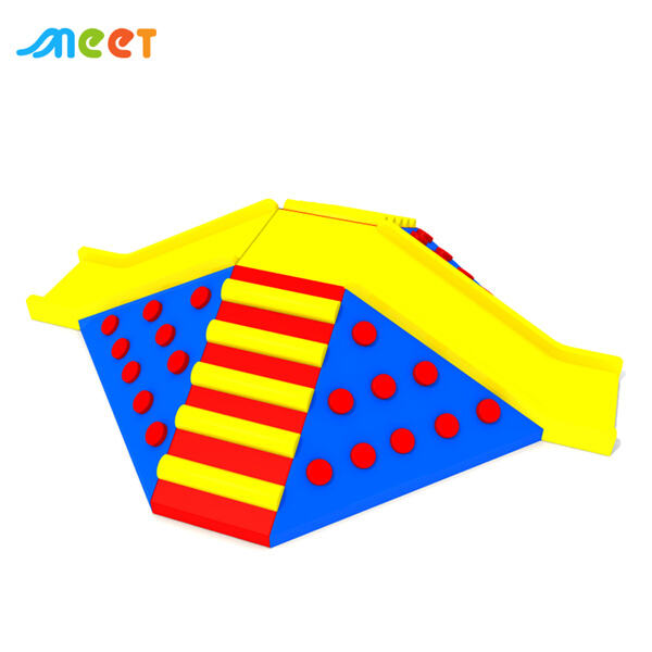 Wnętrze zabawy stało się lepsze dzięki miękkim blokom do wspinaczki