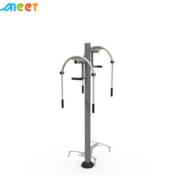 สัมผัสอากาศบริสุทธิ์ขณะออกกำลังกายด้วยอุปกรณ์ออกกำลังกายในสวนสาธารณะ