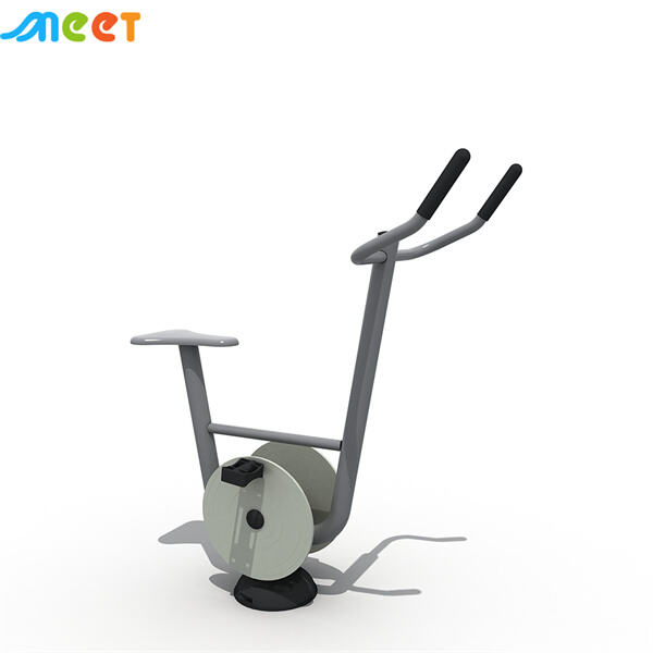 Njut av en rolig träning i frisk luft med utövande utrustning i parken