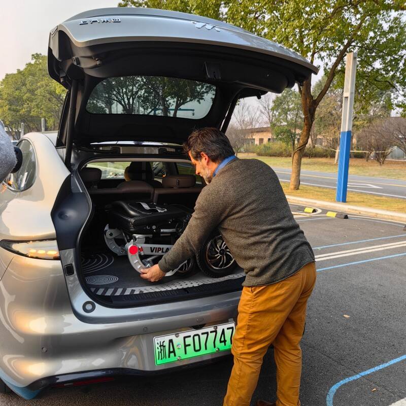 What Are the Benefits of Using a Power Assist Wheelchair?