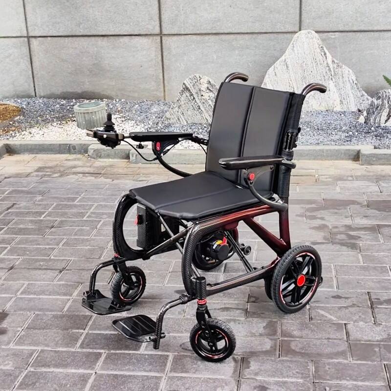 What are the Key Benefits of Using a Lightweight Folding Transport Wheelchair?