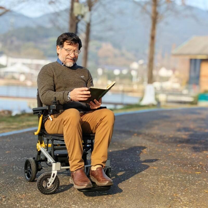 Common Usage Issues with Lightweight Folding Wheelchairs and Solutions