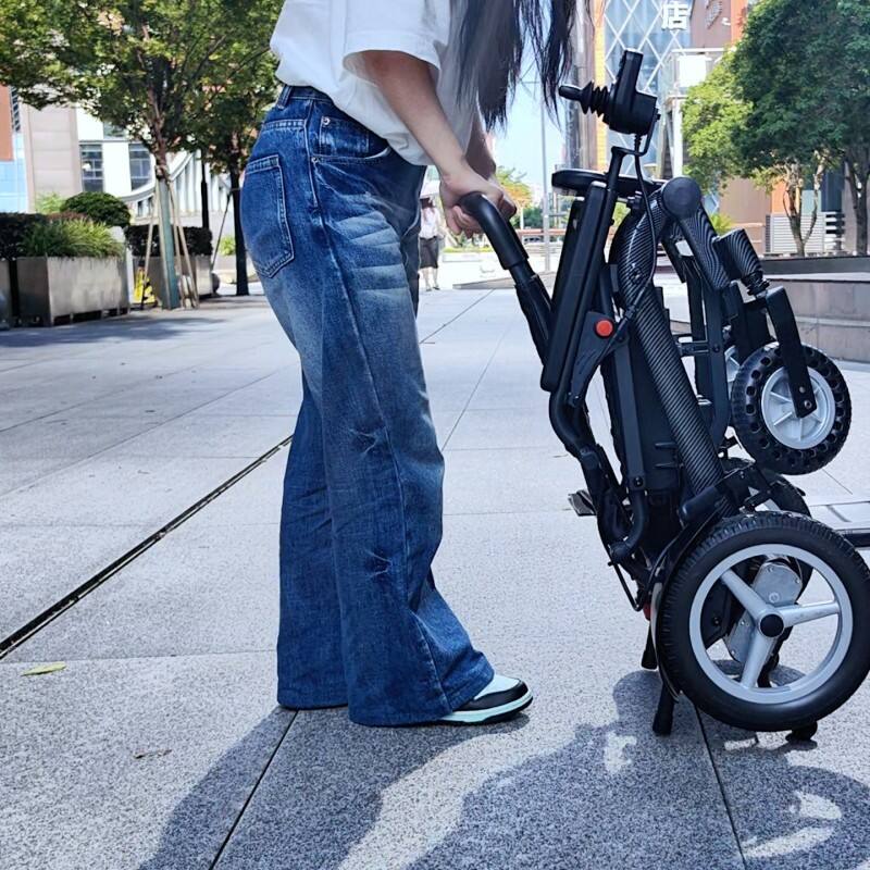 What Are the Top Features of Electric Handicap Chairs for Wholesale Buyers?