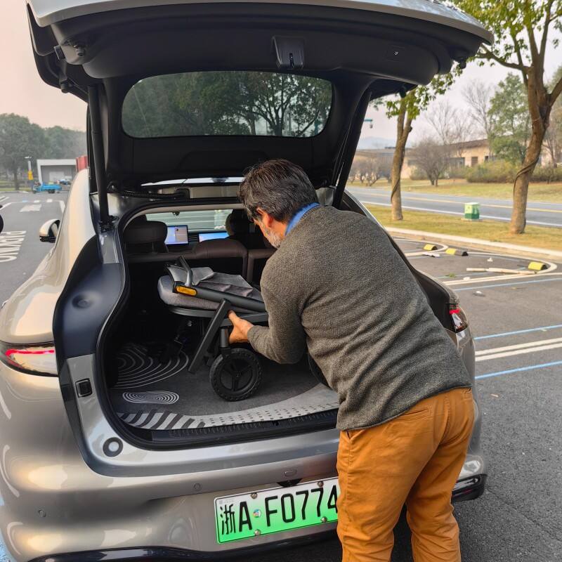 How Light Weight Power Chairs Enhance Independence and Freedom?