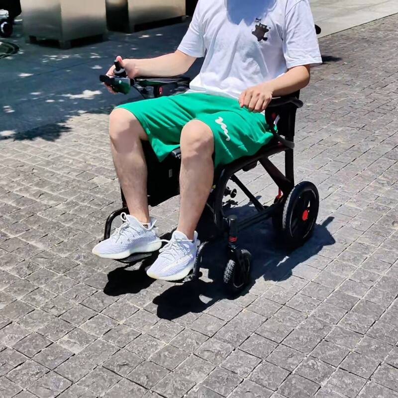 How to Address Common Usage Issues with Lightweight Folding Transport Wheelchairs