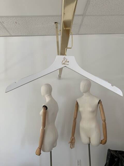 Top Quality Customized logo Rose Gold Flat Hook Wooden Clothes Hangers Wholesale Price details
