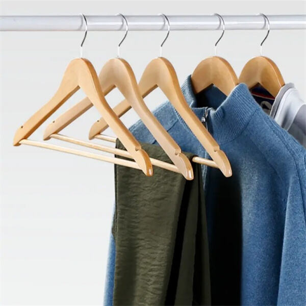 Simplifying your wardrobe with low-cost coat hangers