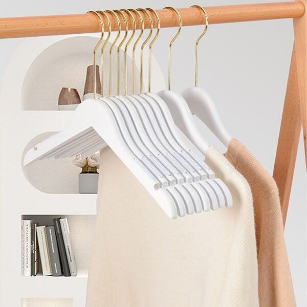 Stay on Trend with Hangers Clothing Store's Selection