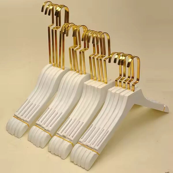 Prevent your clothes from falling off hangers with our non-slip design