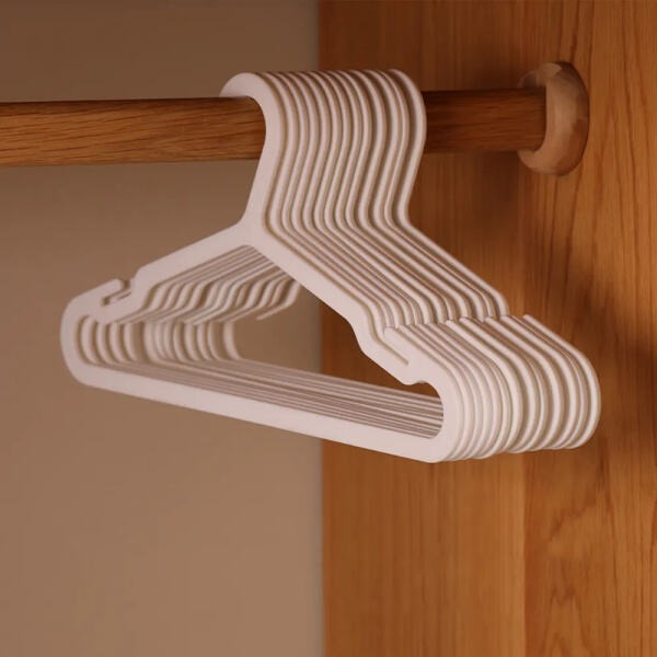 A low-cost way to efficiently store your skirts