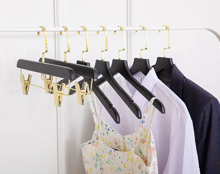 Wholesale Luxury Men's Shirts Durable Custom High Quality Heavy Duty Non-slip Wooden Clothes Coat Hanger With Gold Hook factory