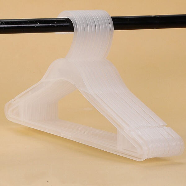 Organize Your Closet with Lightweight Plastic Clothes Hangers