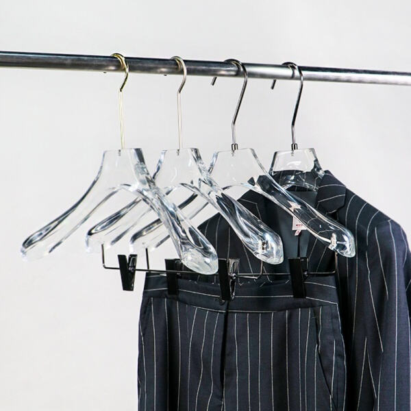 Bevara Dina Mest Värderade Kläder Med Luxushängare