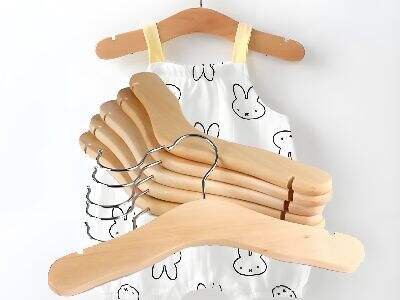 Wooden Children Hangers Safety: Rounded Edges & Non-Toxic Finishes