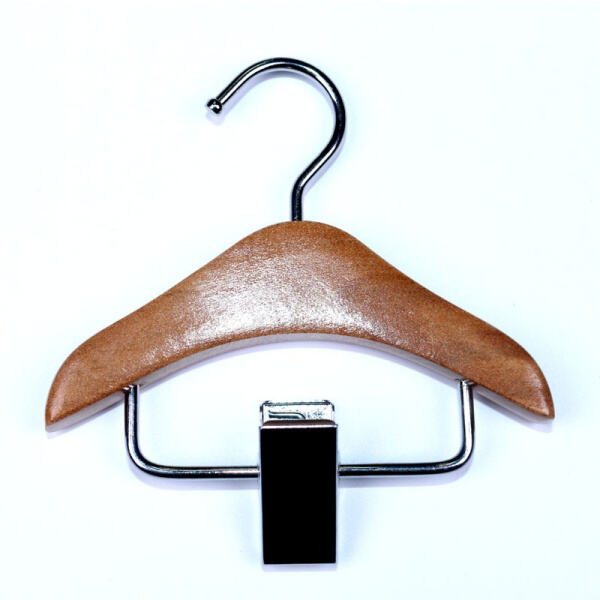 Držte svoje odevy bez zvrásnení s týmito malými, avšak praktickými hranami