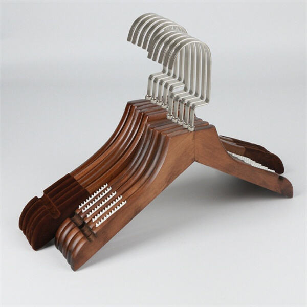 The secret to maintaining the shape and condition of your garments - garment hangers