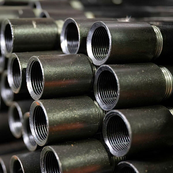 The simplicity of connecting black steel pipe threaded fittings