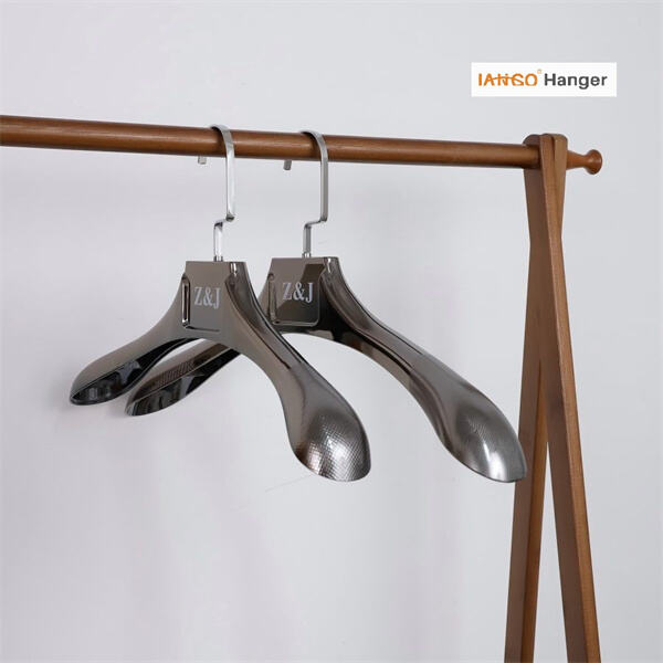 Tingkatkan Tampilan Lemari Pakaian Anda dengan Black Coat Hangers