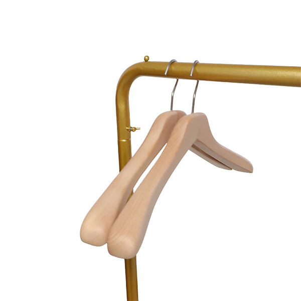 قم بزيادة المساحة في خزانة الملابس باستخدام ملصقات الملابس الرفيعة