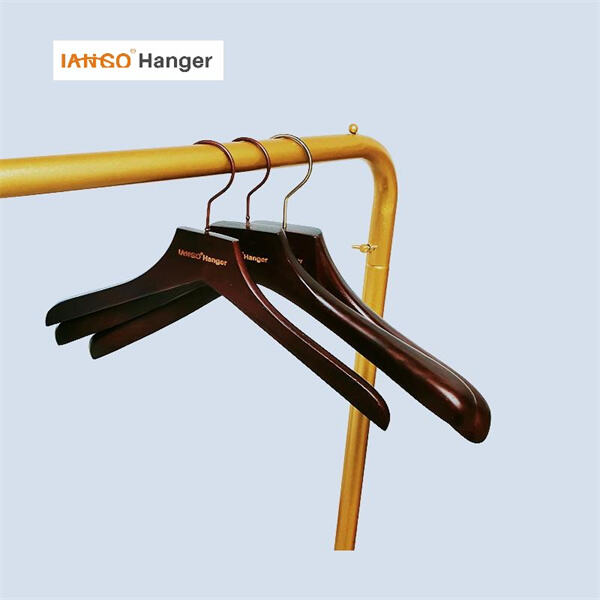 Tingkatkan Lemari Pakaian Anda dengan Hanger Jas Dark Wood