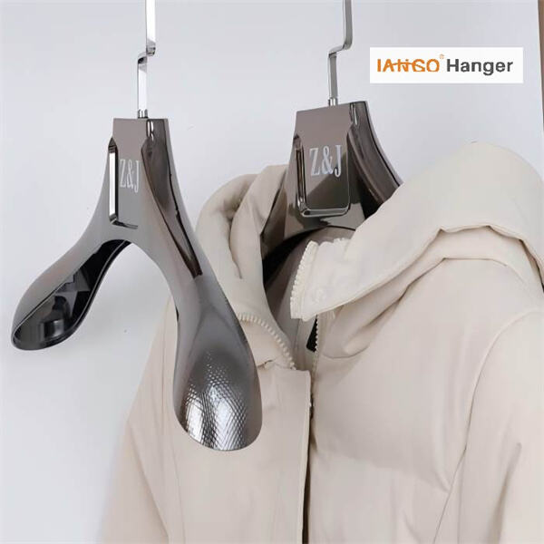 Mengapa Black Coat Hangers Wajib Dimiliki sebagai Kebutuhan Lemari Pakaian