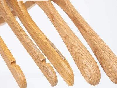 Qué hace que el mantenimiento adecuado prolongue la vida útil de las perchas de madera